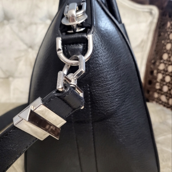 Authentic Givenchy antigona - Picture 5 of 16